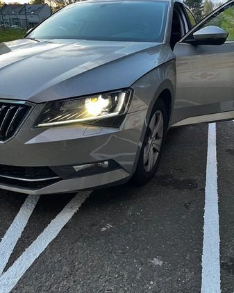 Skoda Superb cena 63000 przebieg: 242000, rok produkcji 2015 z Włoszczowa małe 154